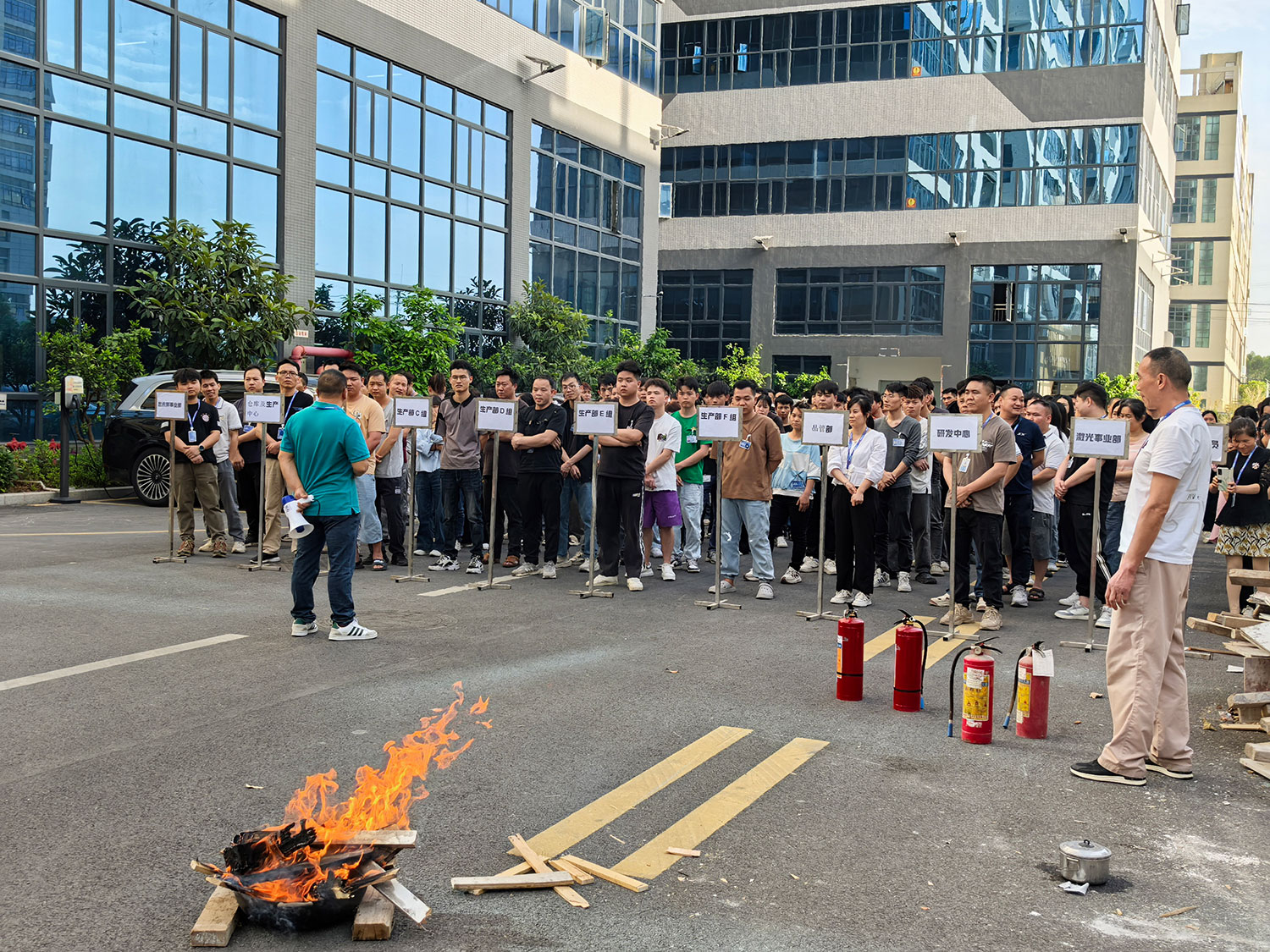 消防演練筑防線(xiàn)，安全意識(shí)入人心